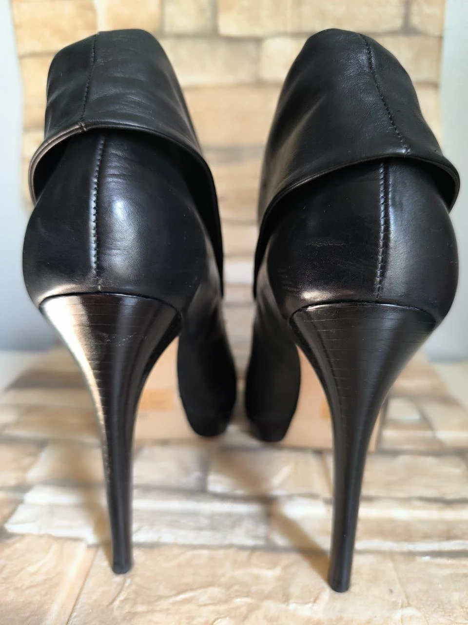 Escarpins de Couro Preto Feminino – Saltos 10 cm – Tamanho 40 – Muito Bom Estado – photo 5